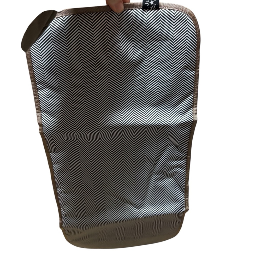 Ju-ju-be Be Right Back Diaper Bag - Picture 11 of 16